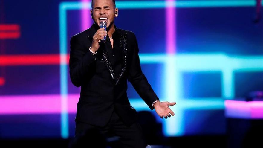 El cantante puertorriqueño Ozuna se presenta durante la gala de Persona del Año de los Grammy Latinos.