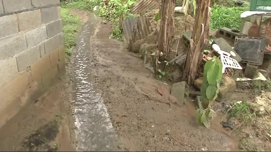 Alud de tierra cae sobre residencia en San Miguelito - TVN Panamá
